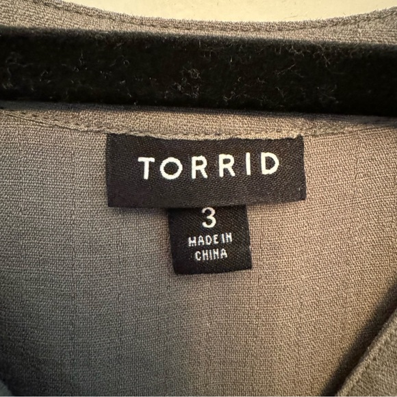 ✨torrid agave green harper gauze button-front sleeveless blouse✨ - Picture 8 of 10